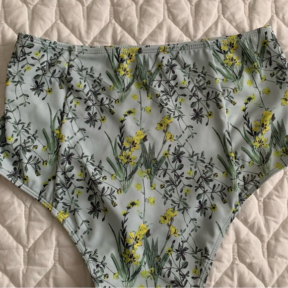 Kortni Jeane bathing suit size small two piece green floral peplum high waisted - Picture 2 of 5